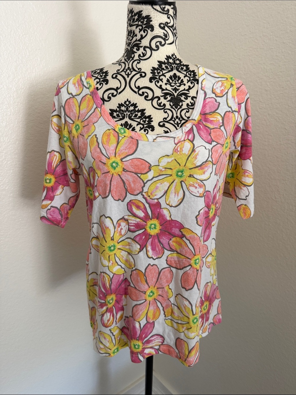 Fresh Produce Floral Scoop Neck Women’s Tee - Pink, Yellow, White Size M